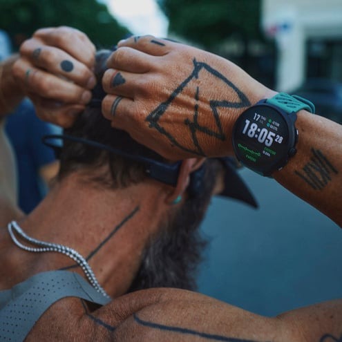 suunto-race-2-wave-blue-on-wrist